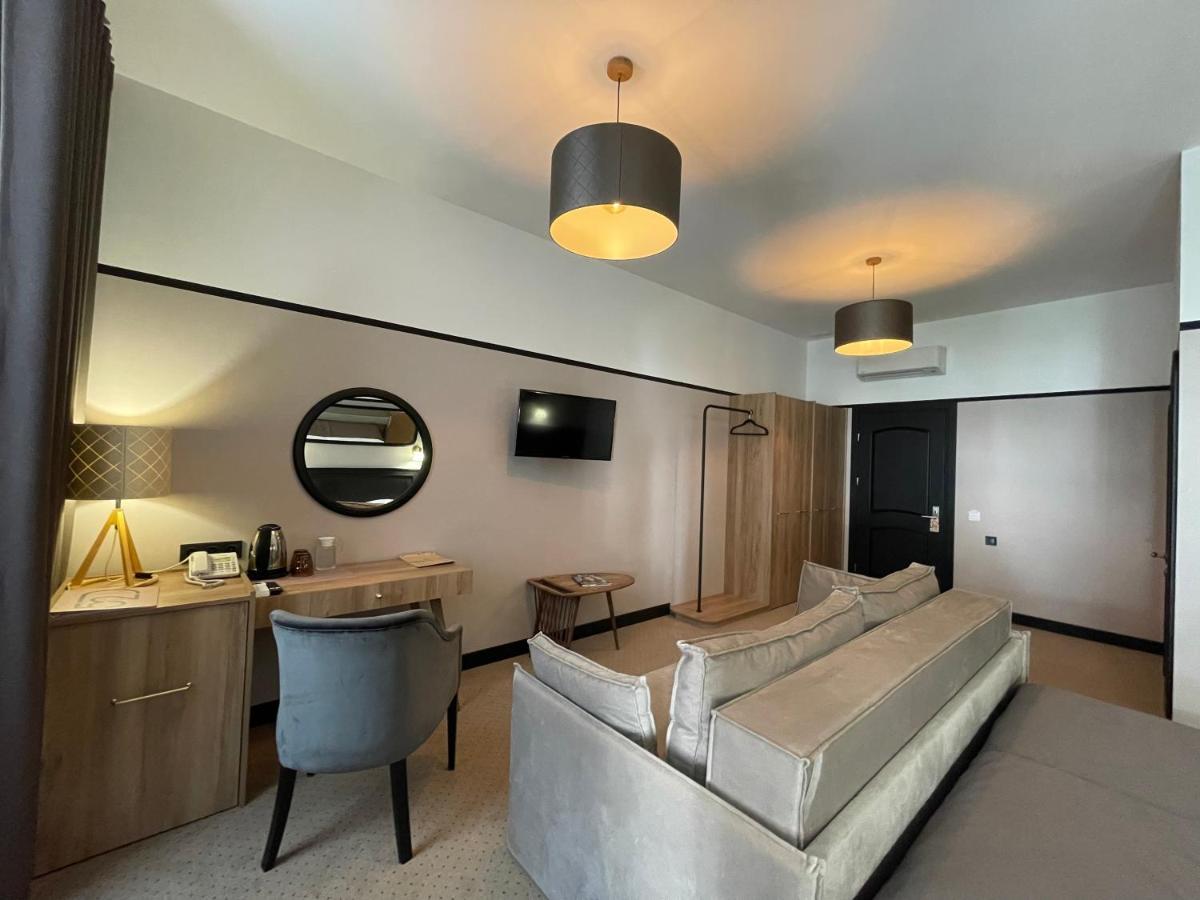 Hotel 52 Odessa Extérieur photo